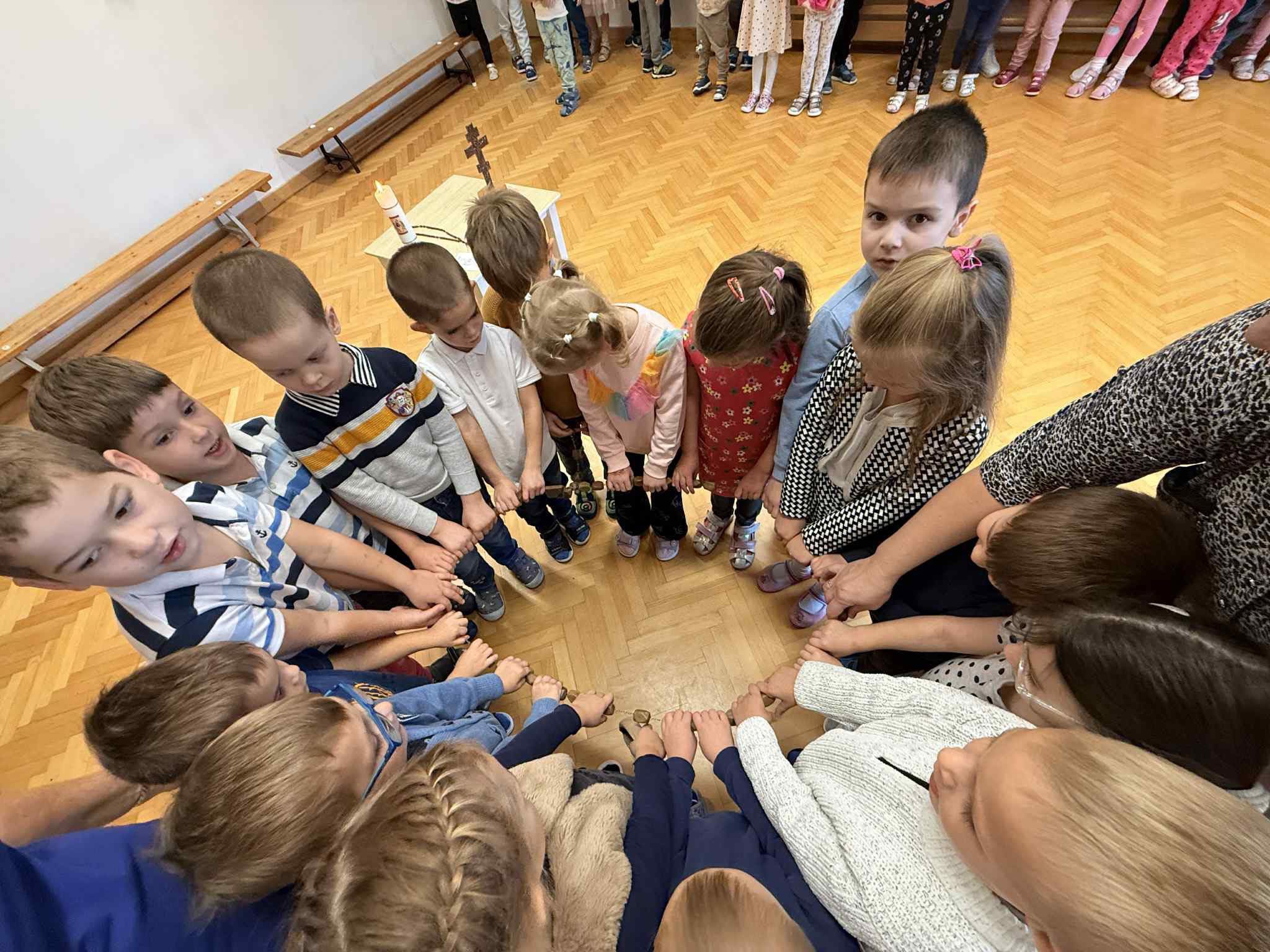 Egymillió gyermek imádkozza a rószafűzért 2025. 10. 07.